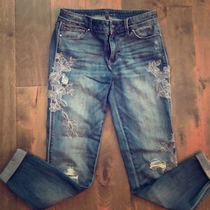 White House Black Market Distressed Skinny Jean